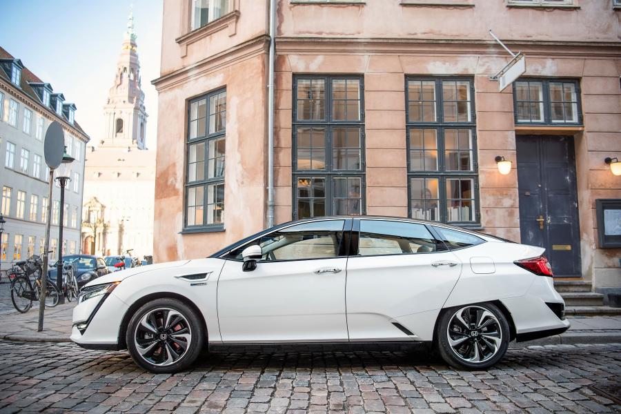  Honda Clarity Fuel Cell 2016 года  (WW) (фото 14 из 38)